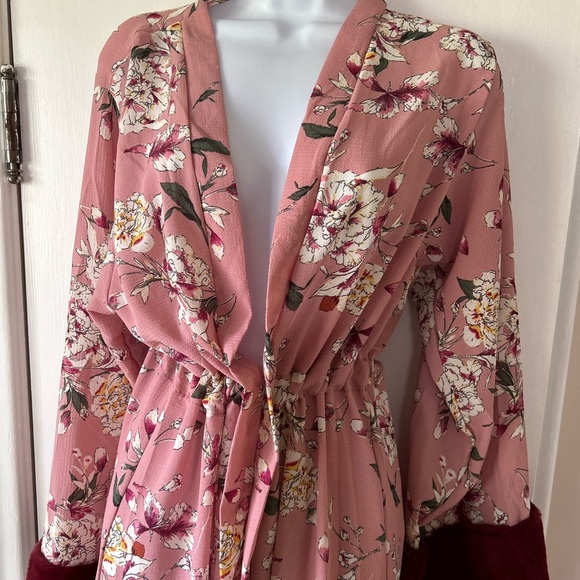 Retro-style Floral Robe - Picture 7 of 7
